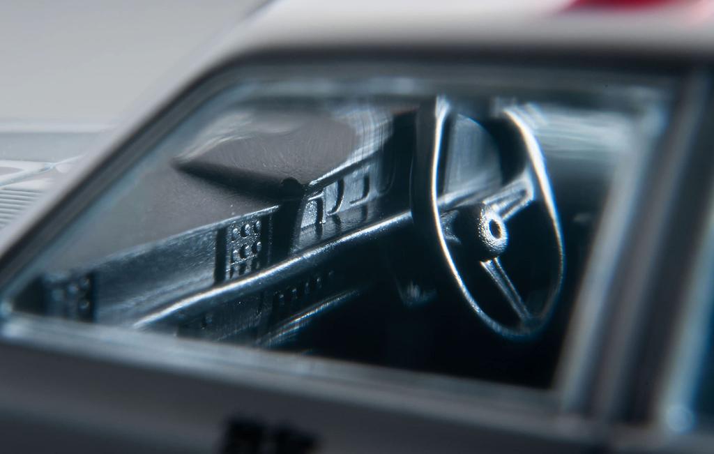 Tomica Limited Vintage Neo Mazda Luce Legato Sedan Patrol Car Metropolitan Police Department Completed Product 320227 1/64 LV-N26b 4-Door