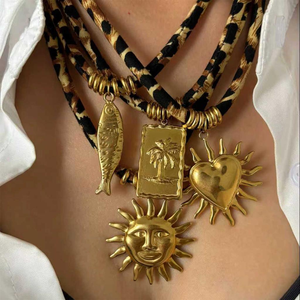 Vintage Leopard Print Necklace Sun Fish Shell Pendant Chain Sun Fish Shaped Pendant Necklace for Women and Girls