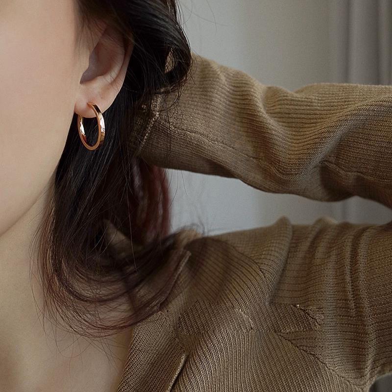 Cold Wind Vein Circle Earrings Senior Sense Niche Design Simple Versatile Light Luxury Elegant Minimalist Hoop Ear Jewelry