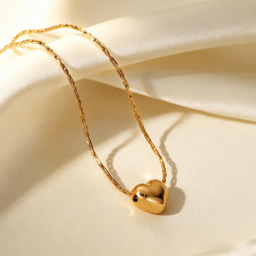 Fine 18K PVD Gold Plated Classic Heart Pendant Necklace for Women Tarnish Free Waterproof Stainless Steel Jewelry Gift