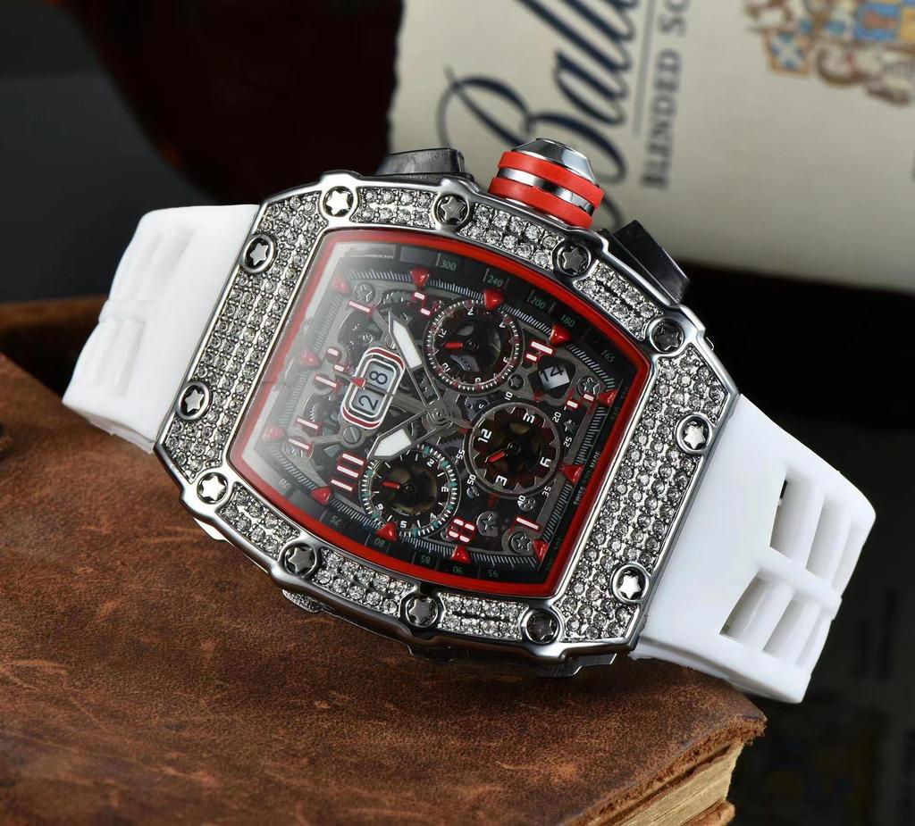 2020 European-American Diamond Skull Six-Hand Quartz Barrel Men's Watch