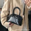 2025 New American Retro Niche Design Simple Commuter Shoulder Crossbody Bag Trendy Fashion Handbag