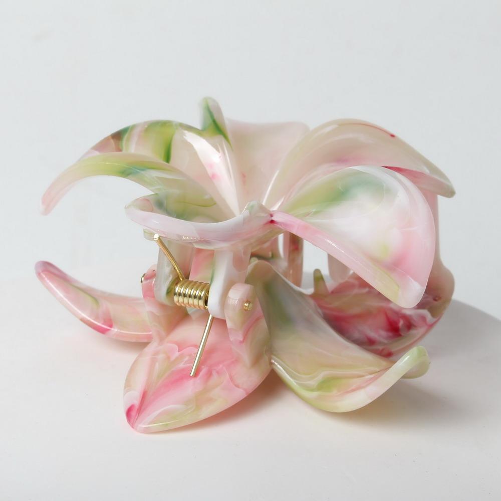Tropical Flower Hair Claw Clips Hawaiian Plumeria Hair Accessories for Thick and Thin Hair Large Beach Hair Clips for Women Girl