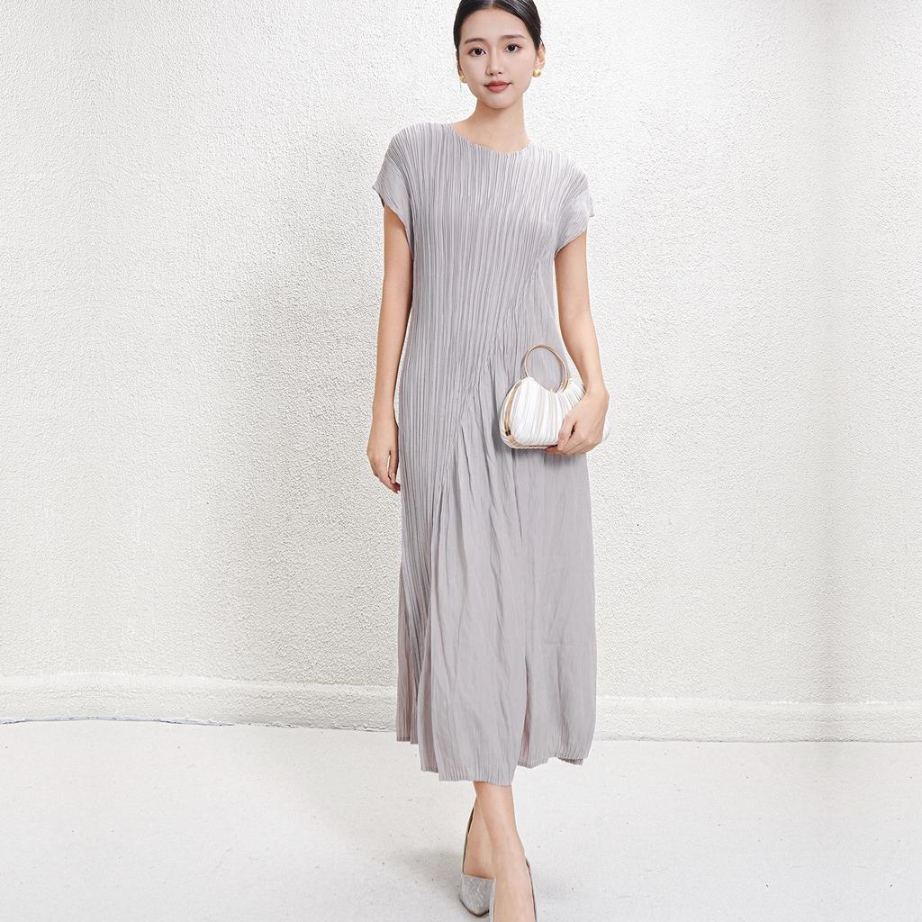 Miyake Summer Sleeveless Pleated A-Line Dress with a Waist-Cinching Round Neck Design