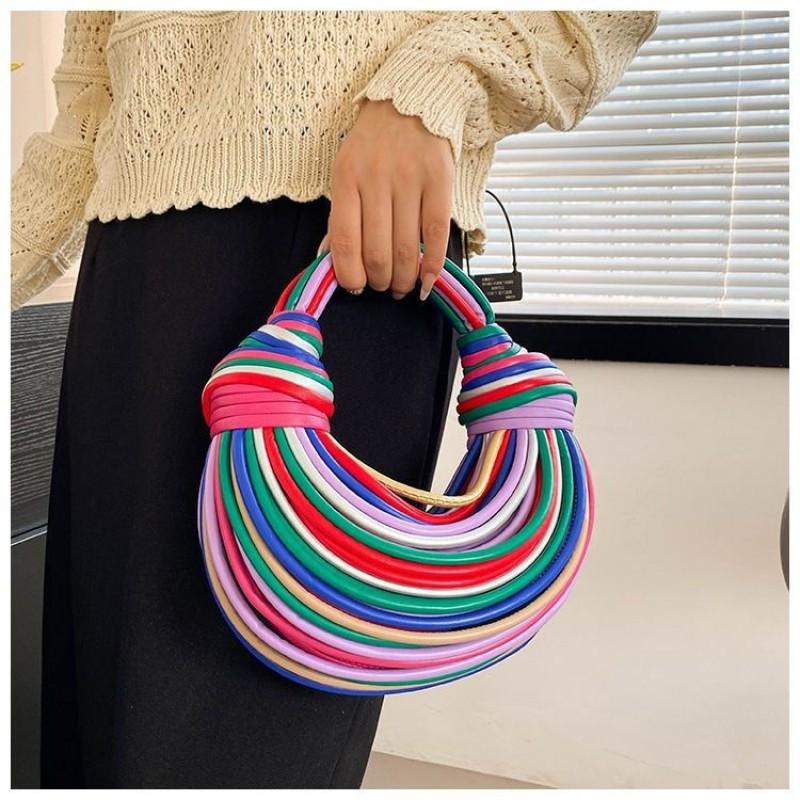 Yi Jinyuan Western-style Weaving French Circle Noodle Bag Hand-knitted Pleated Texture Niche Hand-carried Women's All-match Bag.