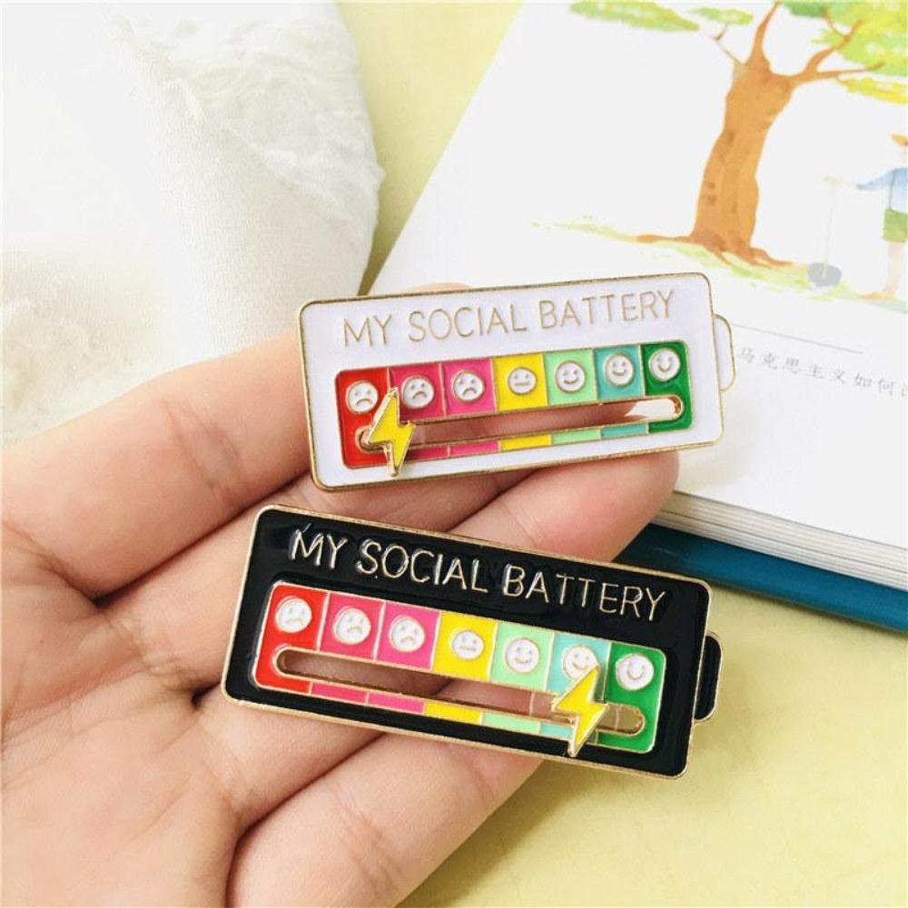 Creative Brosje Pin Galvanisering Geometriske bærbare klær Tilbehør My Social Battery Brosje Pins
