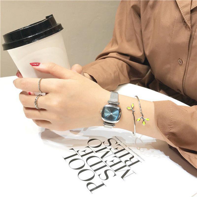 

Маленькие ретро литературные квадратные часы для женщин - Минималистичный дизайн со стальным сетчатым браслетом синий