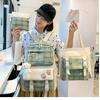 Zaino Zaino scozzese carino per la scuola elementare Zaino trendy da donna in versione coreana Set di cinque pezzi