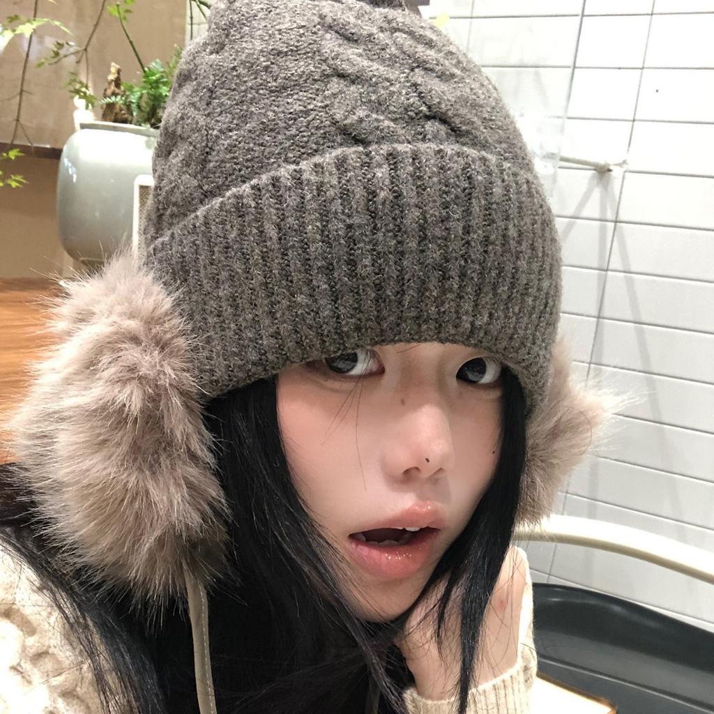 Korean winter new Korean eight-character twist hairball knitted hat, ear hat, women's lace-up thickened wool