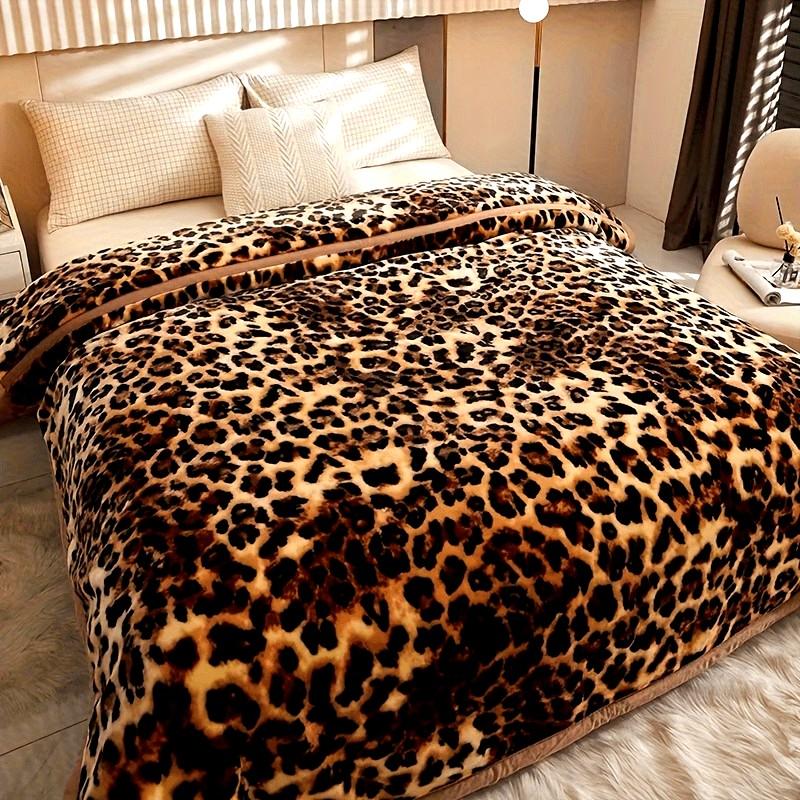 

Luxury Leopard Print Winter Blanket for Bed Thickened Warm Plush Weighted Blankets for Sleeping Queen Size Soft Winter Comforter 1.5x2.0m 2.0kg леопардовый