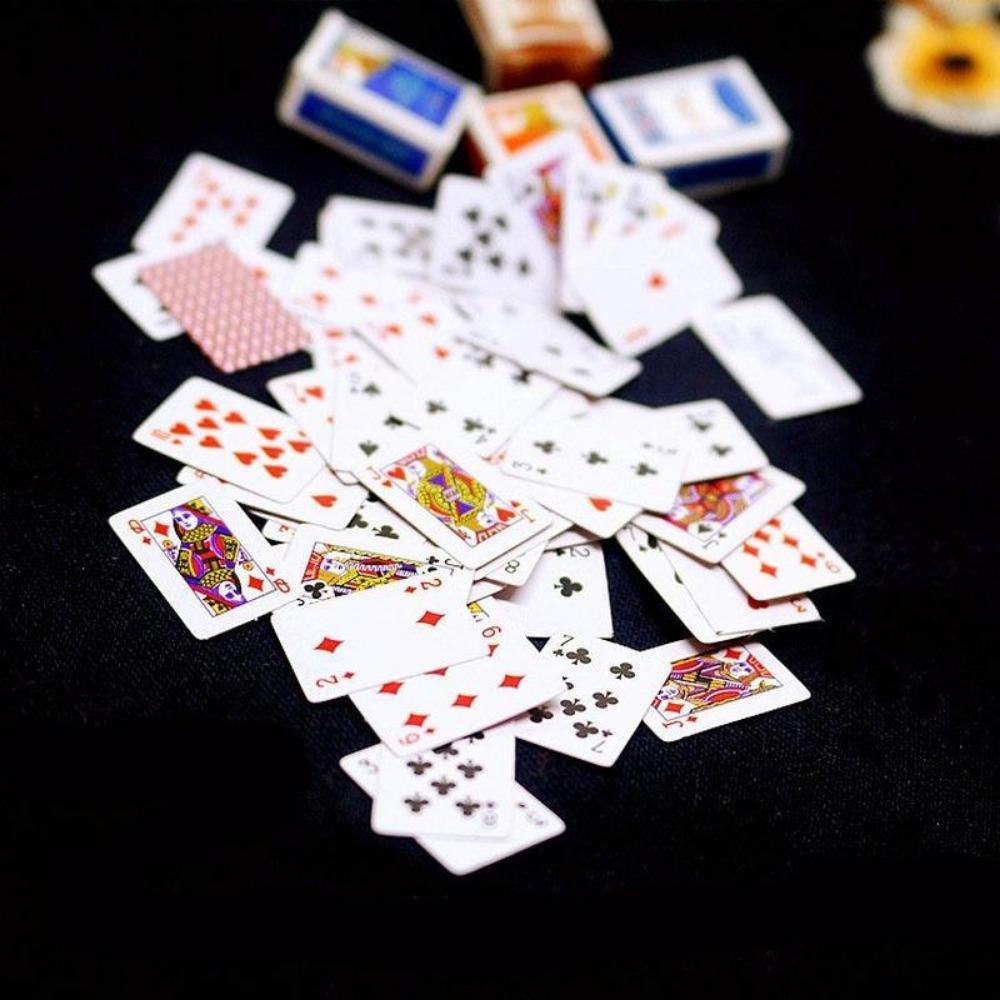 Lustiges und süßes Mini-Karten-Pokerspiel, super kleines Kartengeschenk, Reisespielzeug, Streich-Requisiten