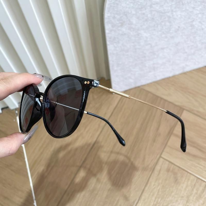 1 Piece of Women's Retro Round Fashionable Sunglasses