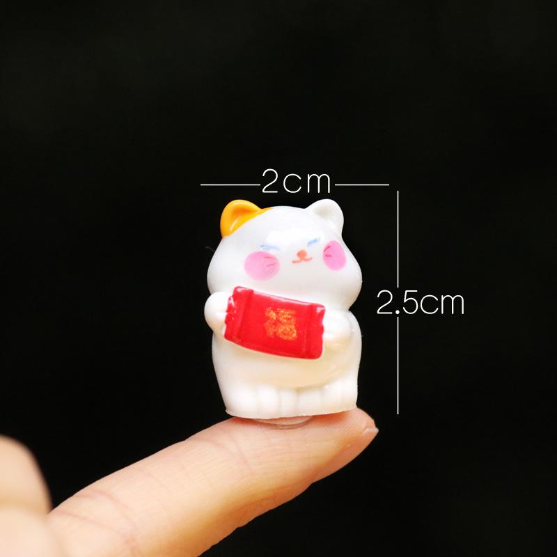 

Очаровательная мини-фигурка кота удачи – украшение для стола и автомобиля