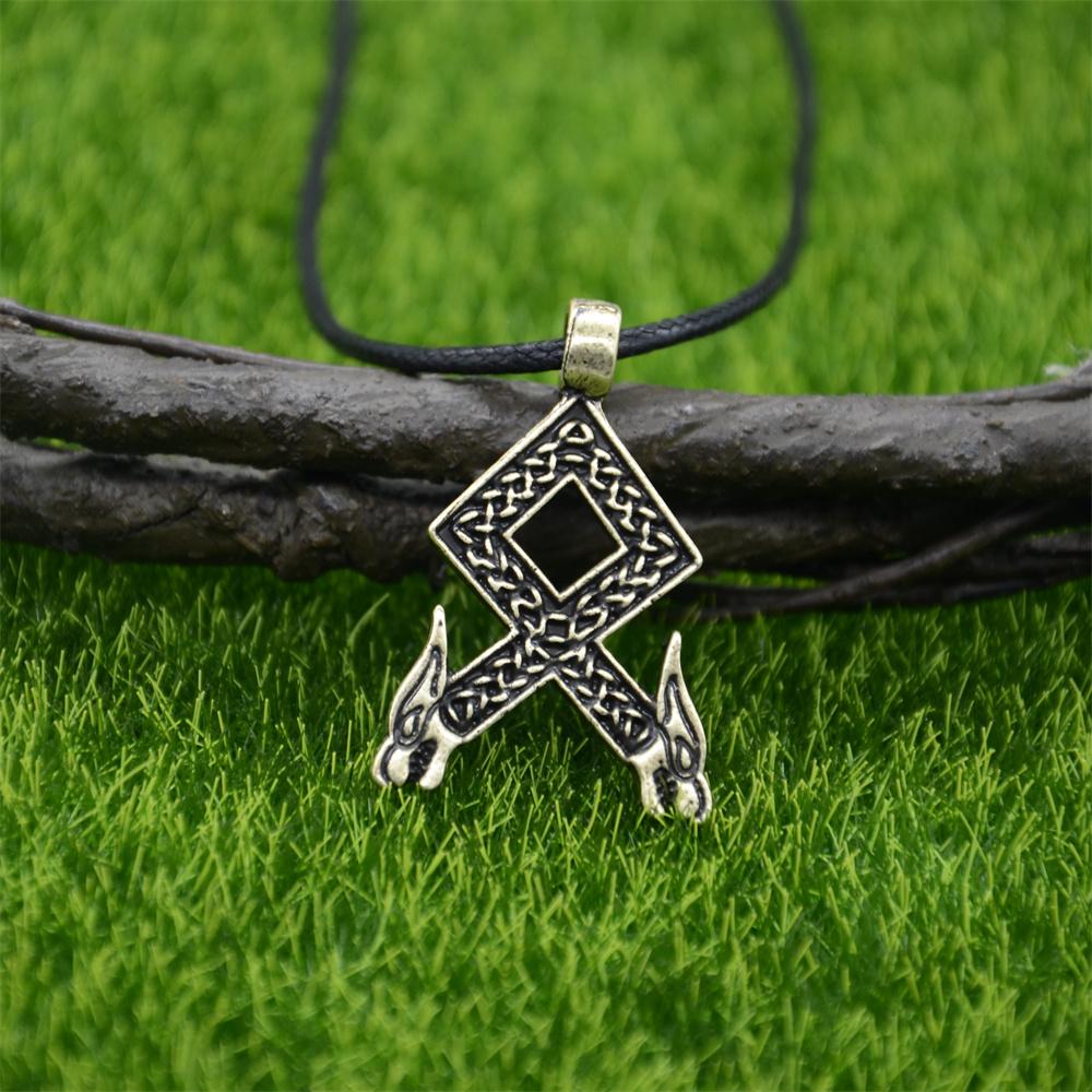 Viking Wolf Amulet Runen Rune Fehu Noorse Talisman Ketting voor Mannen met Ierse Knopen Gotische Sieraden