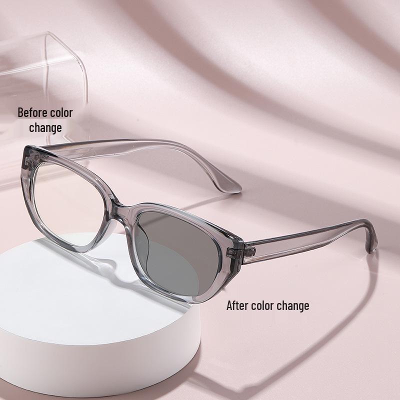 Retro Cat-eye Photochromic Myopia Glasses for Round and Square Faces
