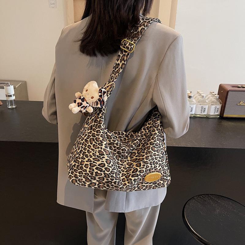 

Женская модная сумка-тоут с леопардовым принтом 2024 года: Сумка через плечо и почтальонка большой вместимости на осень/зиму 34*12*25 коричневый