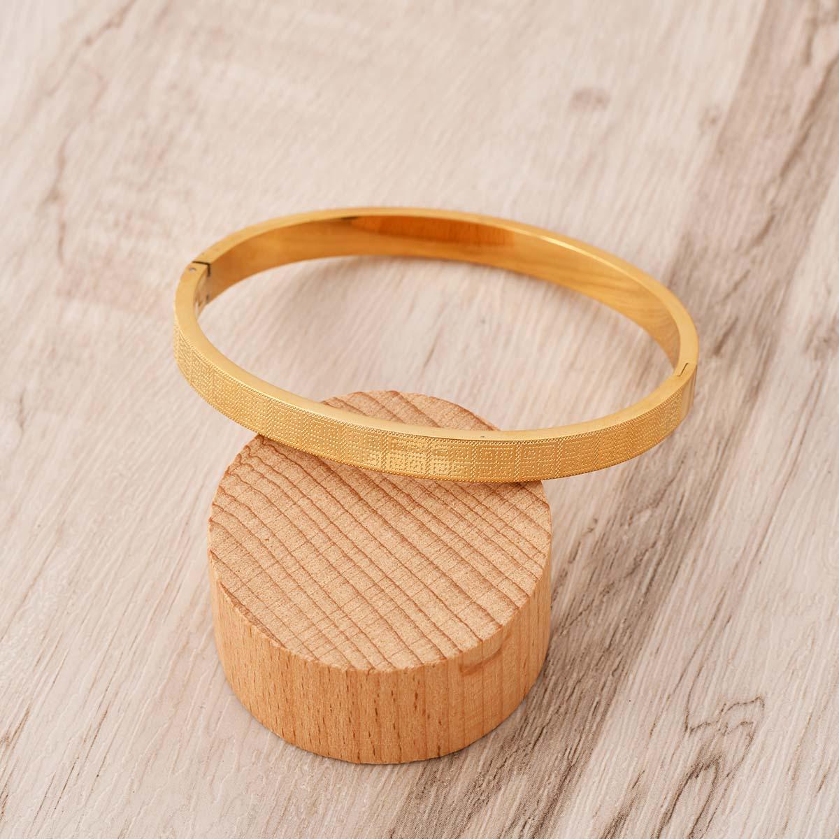 

Позолоченный открытый браслет с мантрой Лотоса - Модный аксессуар из титановой стали золотой