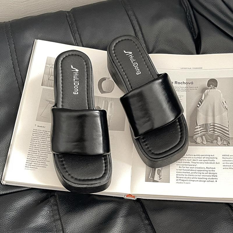 

Korean version of thick-soled one-word slippers women s 2025 summer new wear simple and comfortable small height-increasing sandals 35 чёрный