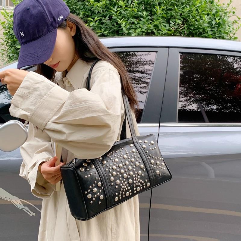 Super Popular Niche High-end Armpit Rivet Bag Women s Large-capacity Retro Commuting Portable Shoulder
