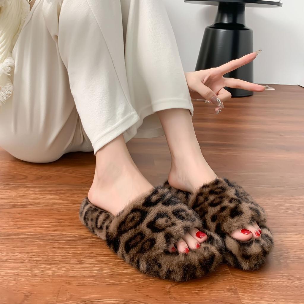 Winter new one-word platform slippers women's leopard print fluffy shoes women wear fashionable Internet celebrities with warm shoes