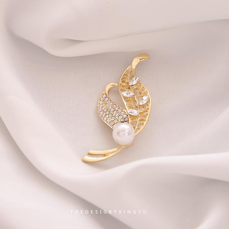 

Элегантная брошь-булавка в виде жемчужной бабочки – изысканный аксессуар для одежды