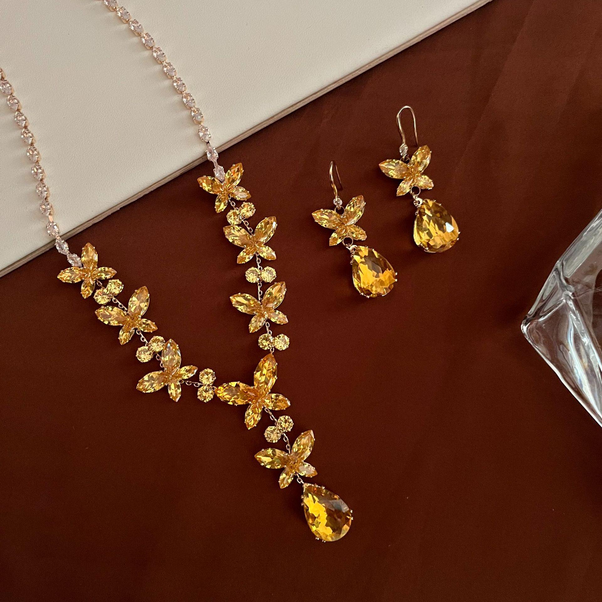 European and American Style Zircon Butterfly Flower Necklace - Sweet Daily Clavicle Chain for Women жёлтый