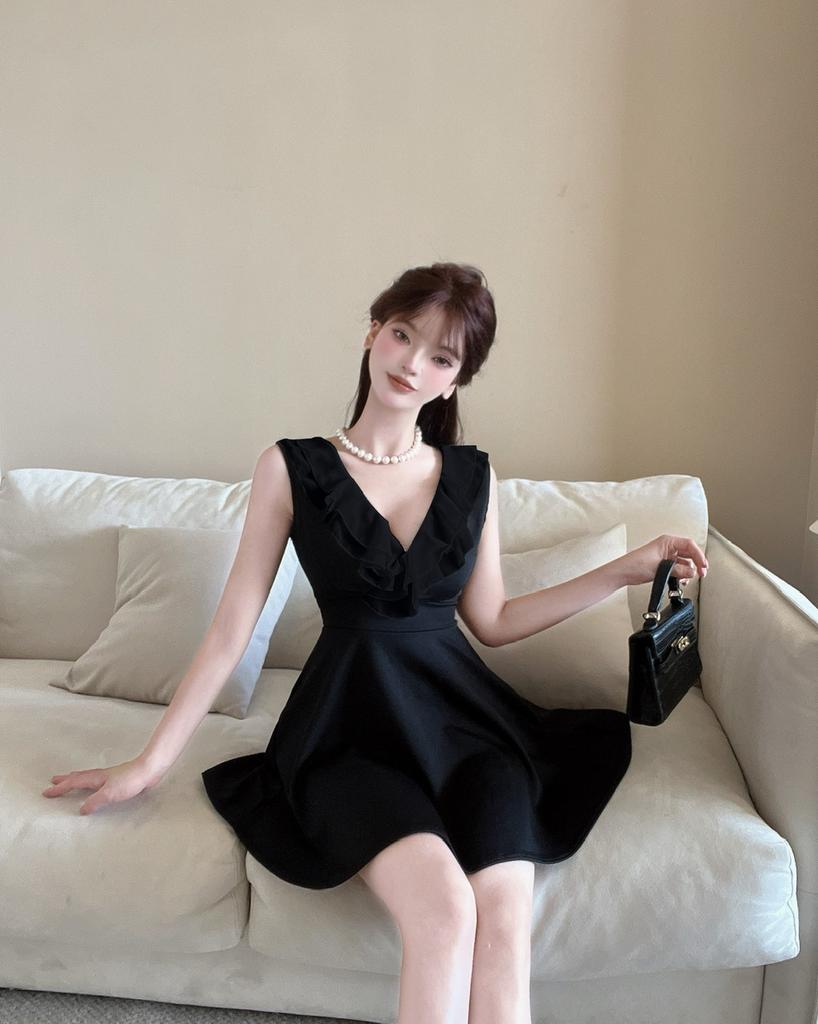 White dress, sexy sleeveless vest, small fresh skirt, summer dress, age-reducing and thin women's clothing