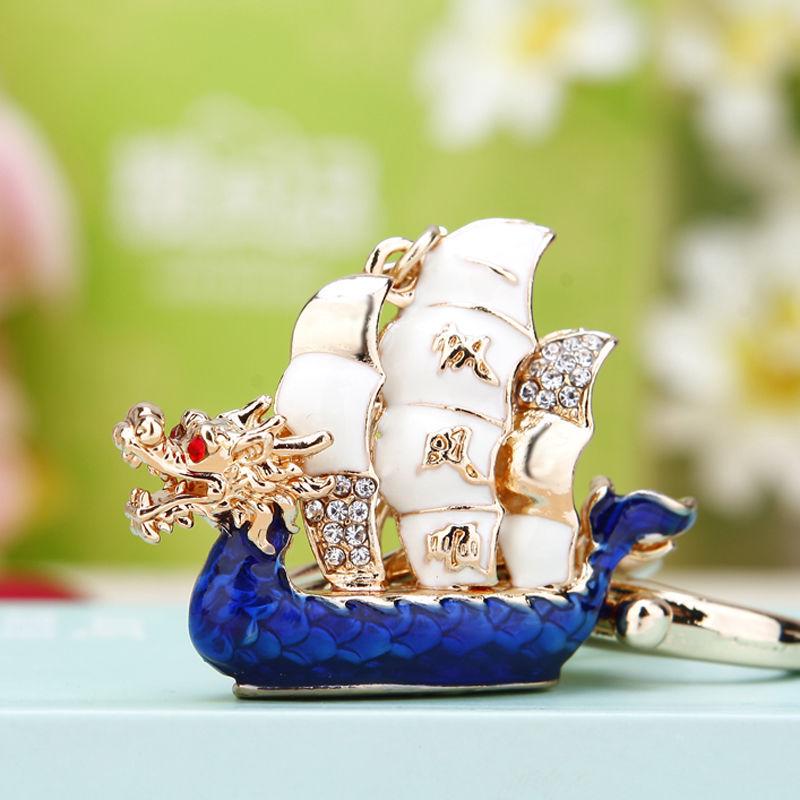 Exquisite Rhinestone Bear Keychain Pendant for Women - Cute Gift for Bag Accessory