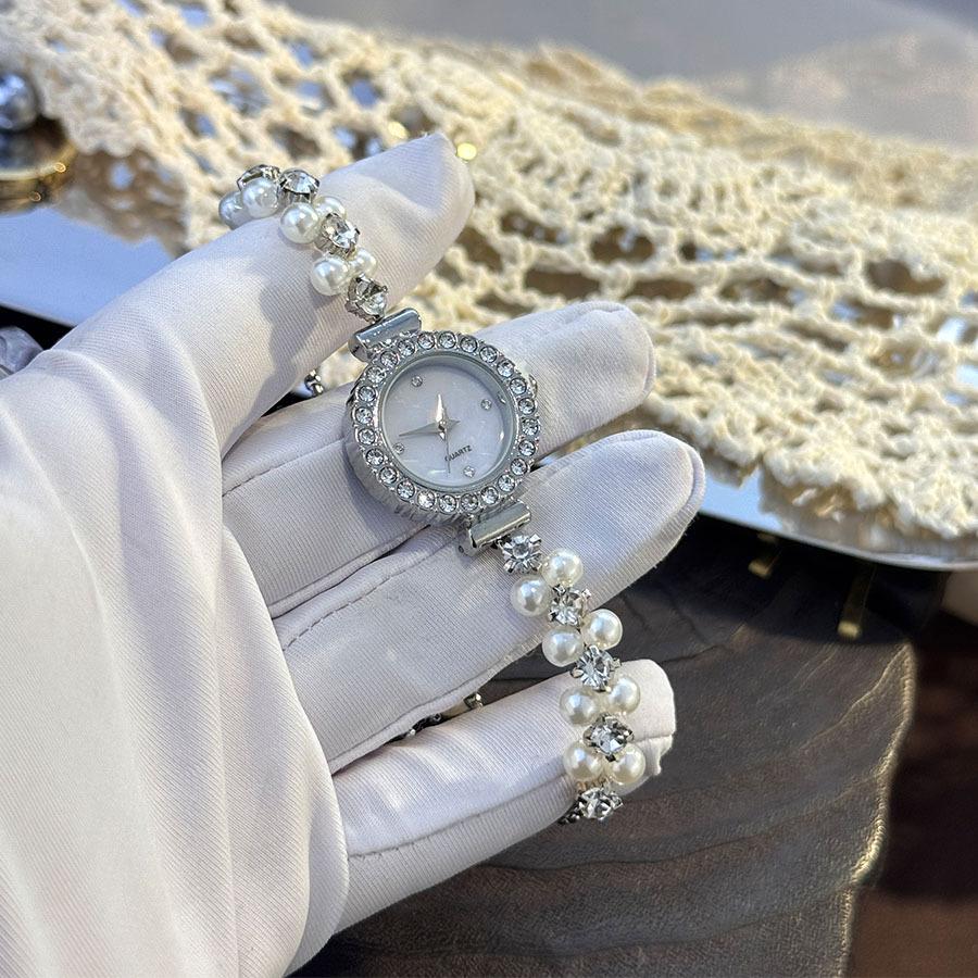 Leicht luxuriöse Damen-Quarzuhr mit Perlen- und Diamant-Mehrfarben-Zifferblatt, verstellbares Perlenquasten-Armband, Retro-Elegant