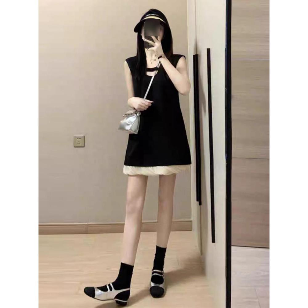 

Первое маленькое черное платье MIU в этом году — это черное платье-жилет с темпераментом, контрастного цвета, А-силуэта, короткое, летнее. XL- (recommended 110-60kg)