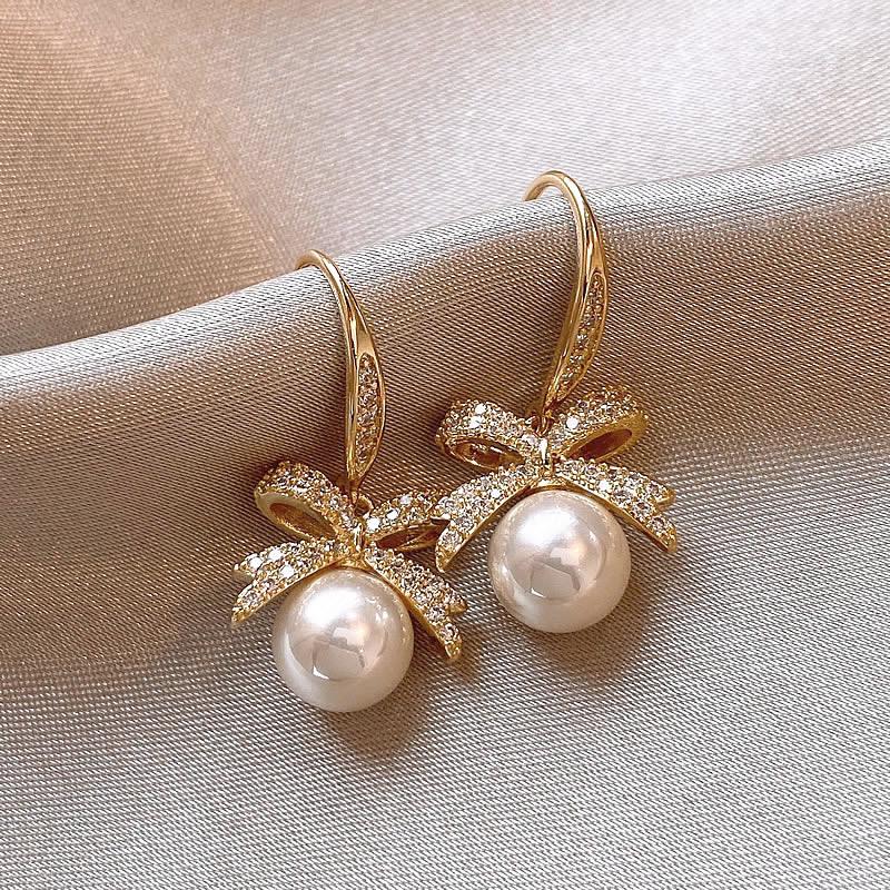 

Сережки-гачки з перлинним бантом Guliya: Розкішні, модні сережки високого класу 2023 року для жінок білий/золотий