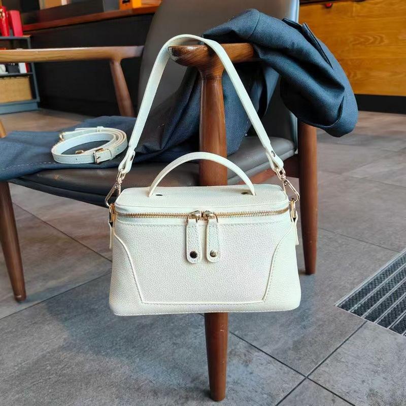 25 New Style Real Leather Women's Bag TC Top Layer Cowhide Metal Buckle Decoration Color Fashion Retro Handheld  Shoulder Bag