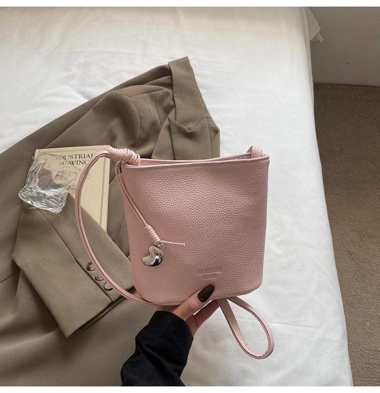 Summer Solid Color Lychee Pattern Gentle Bucket Bag Women 2025 New Simple and Elegant Casual Shoulder Messenger Bag Tide