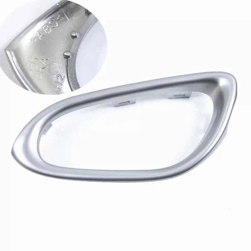 

Interior Door Handle Trim Frame for 2012-2019 New Sylphy Models - Part Numbers 80682-3RA0A, 80683-3RA0A 82682-3RA0A (Rear Right)