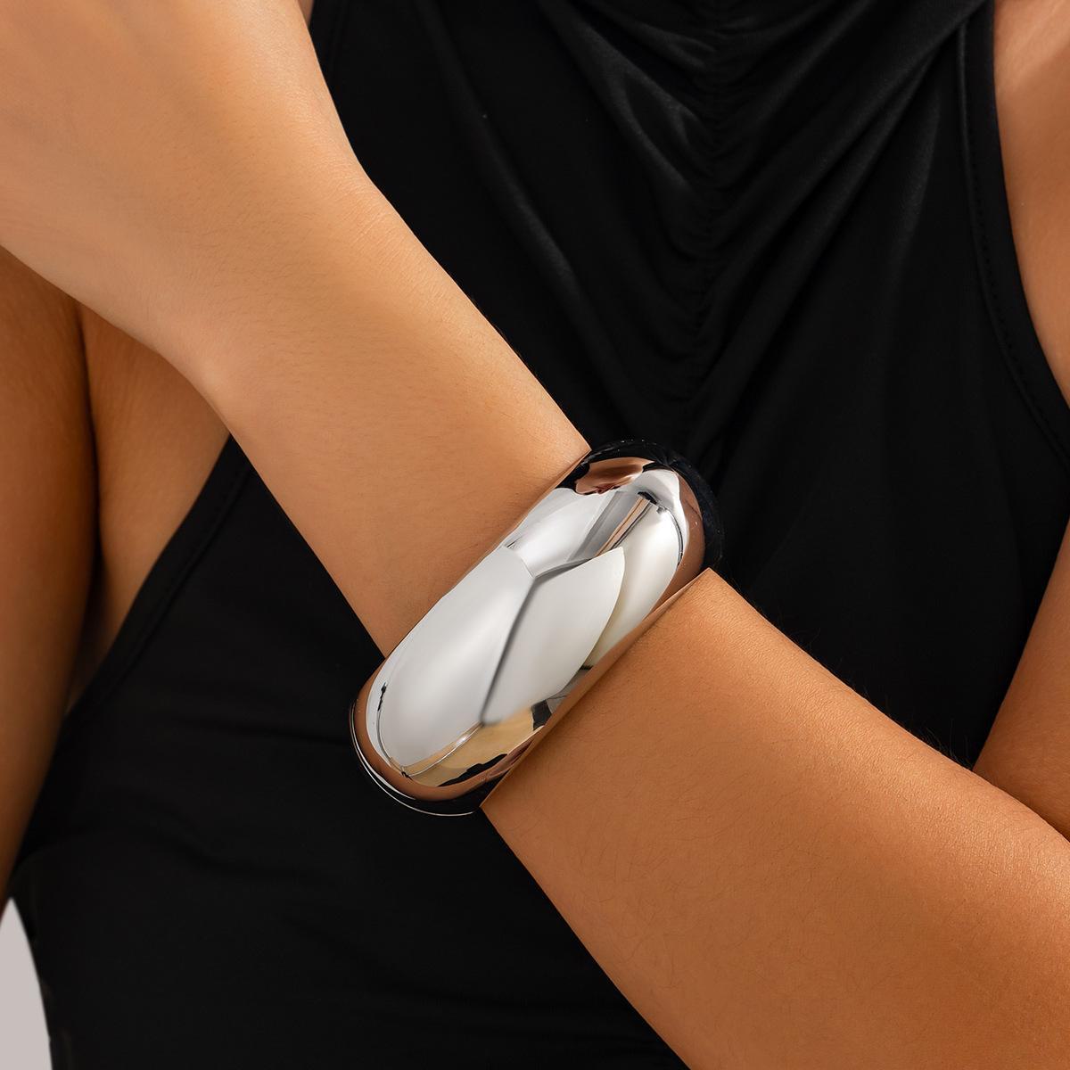 

Европейский и американский стильный круглый гладкий металлический браслет