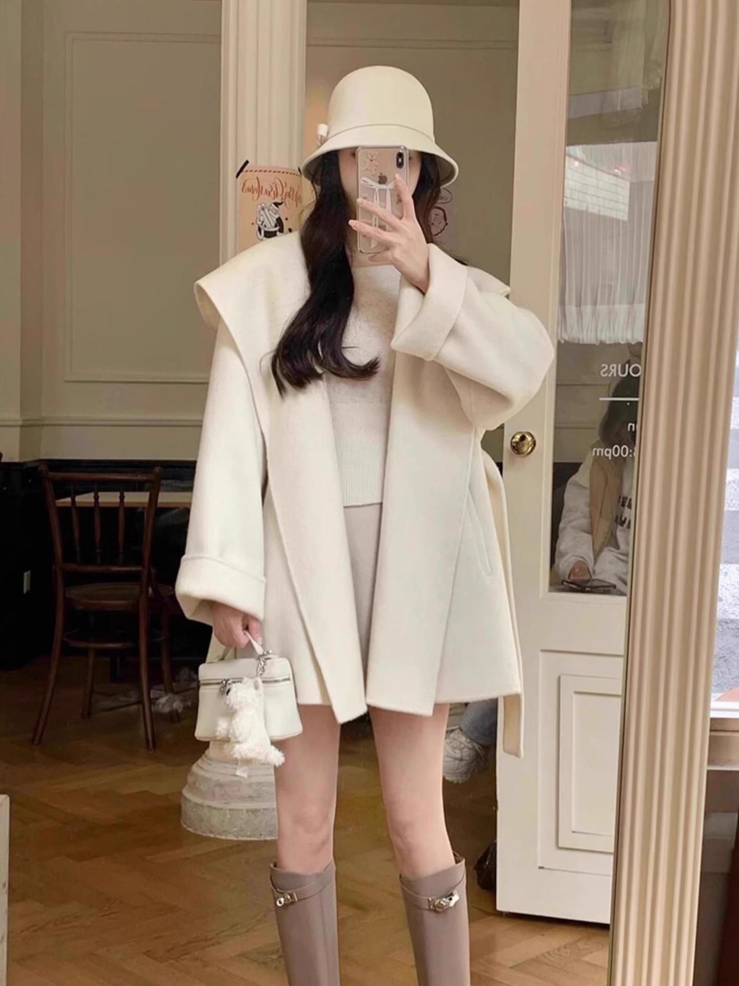 

Petite 2024 White Short Woolen Cashmere Coat - Women s High-End Hooded Lamb Autumn/Winter Style L брудно-білий
