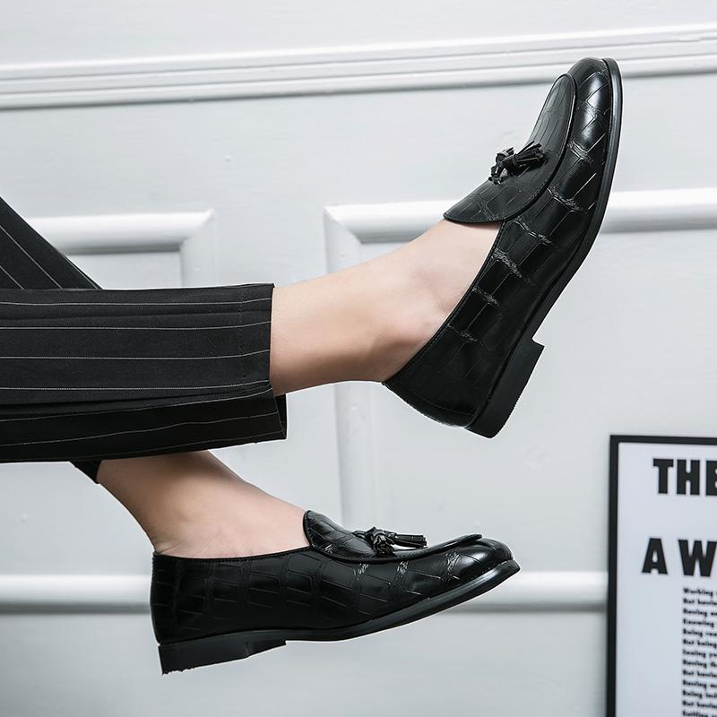 Fashion Men Fashion Tassel Shoes Black One Step Business Fashion Versatile Le Fu Shoes British Gentleman Shoes Size 38-46 Men Shoes