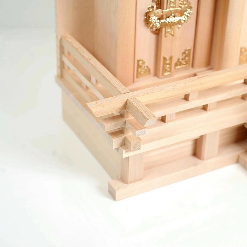 A complete set of three small Kiso Hinoki cypress shrines with different roofs from Kamidana no Sato.