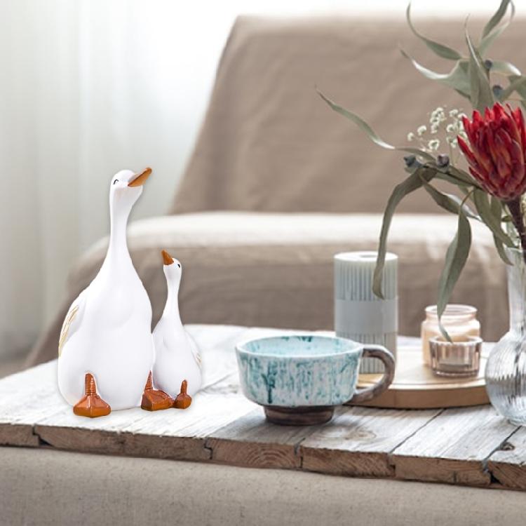 Artistic Duck and Duckling Sculpture for Yard Decoration Quality Resins for Patioes and Entrances