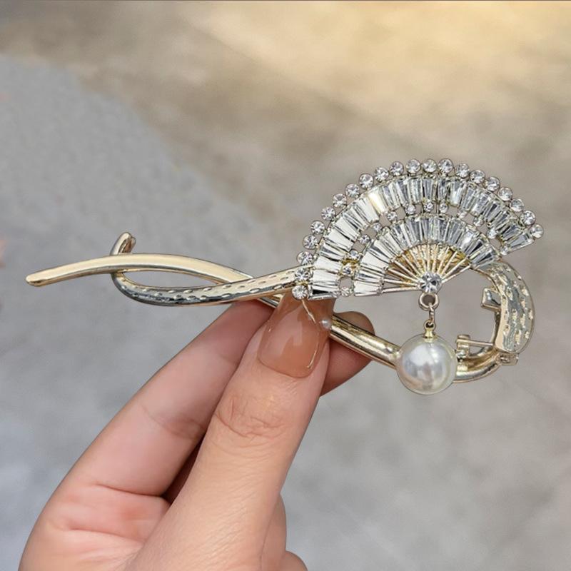 Factory direct fashion flower pearl twist clip elegant hairpin Internet celebrity head spring clip