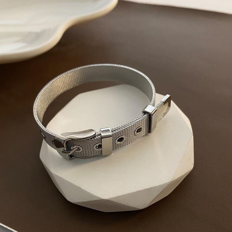 Unisex Leather Buckle Bracelet: European & American Inspired Horseshoe Design with Adjustable Watch-Style Strap