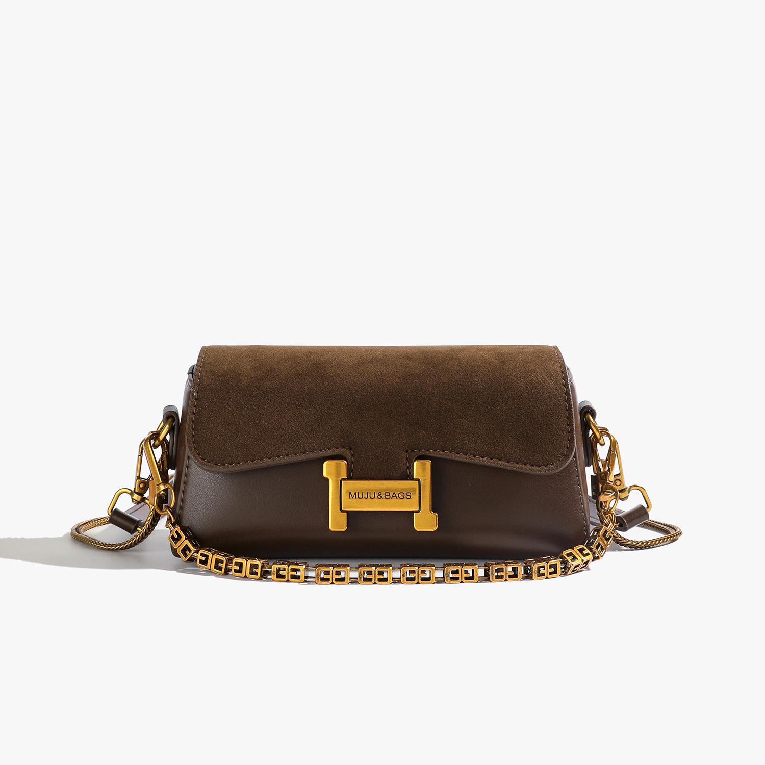 

Маленька сумка через плече на ланцюжку в стилі ретро з матовим покриттям - нова модна жіноча сумка-месенджер із текстурою під пахвами коричневий