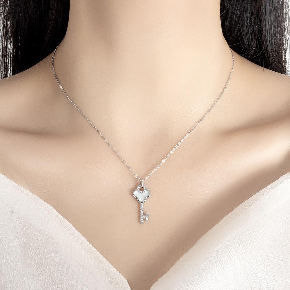 Imitation Fritillary Key Necklace Female, Simple And Exquisite High-End Collarbone Chain Jewelry