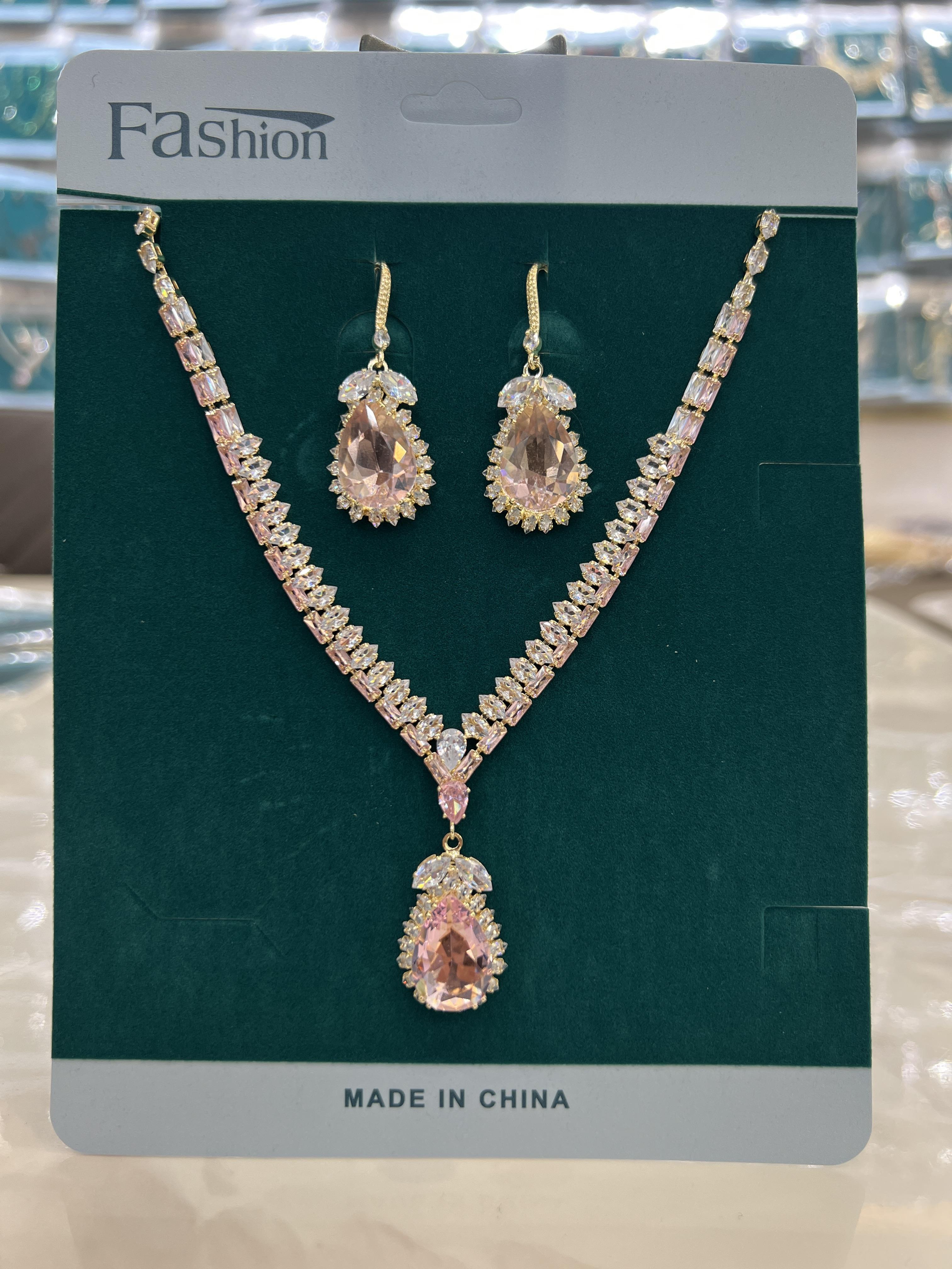 

3 pieces of colorful high-end zircon necklace earrings set for wedding banquets, parties, birthdays, and anniversaries as gifts