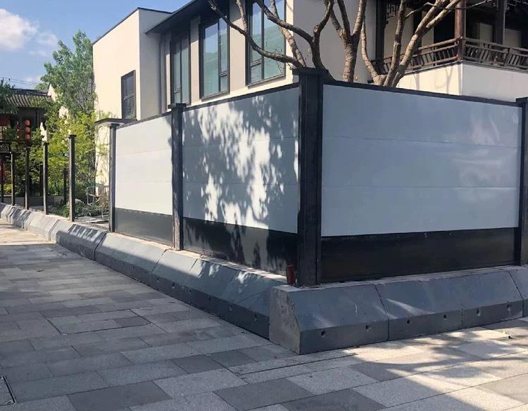 Green Steel Hoarding: Temporary Road Safety and Isolation Barrier for Construction Sites