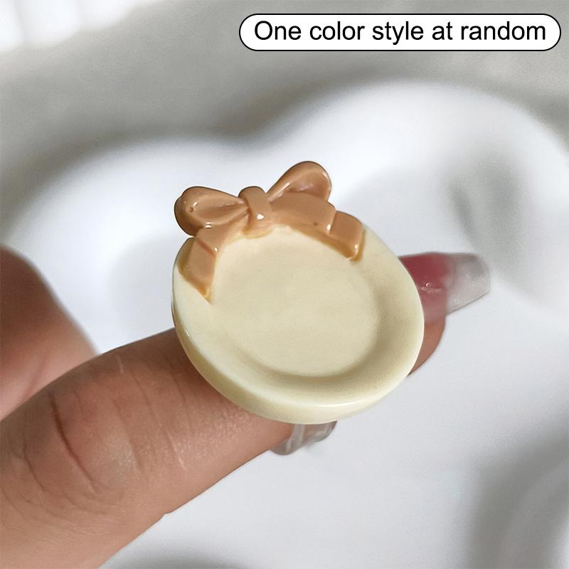 1Pcs New Design Cute Resin Ring Paint Palette Mini Portable Ins Wind Cute Finger Palette Tone Nail Tools Art Supplies
