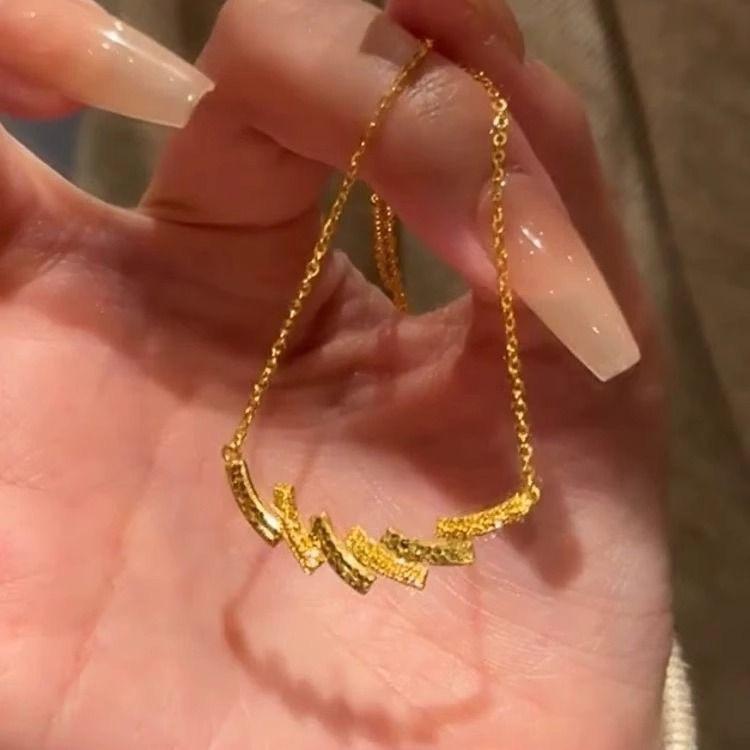 Gold crushed ice wave necklace 2025 new explosive exquisite fashion temperament collarbone chain