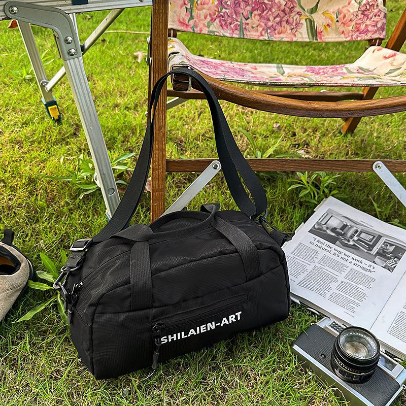 

2025 лето новая модель в иностранном стиле с надписью спортивная сумка-мессенджер женская простая повседневная сумка-тоут уличная легкая наплечная сумка