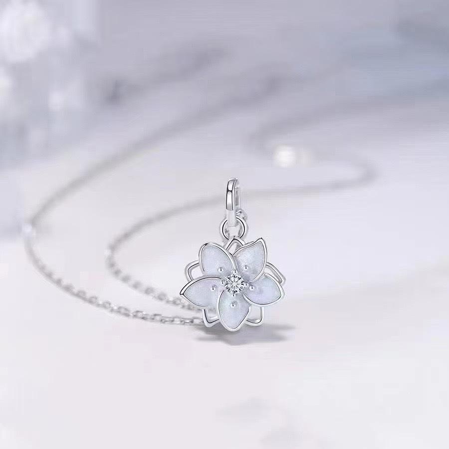 Rotating jasmine necklace women's niche high-end sense light luxury new Chinese rotating flower pendant collarbone chain