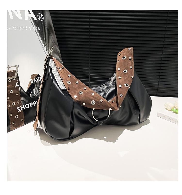 

2025 Новая сумка-тоут Locomotive черного цвета, большой вместимости, женская, в стиле Spice Girl, кроссбоди, большая сумка, сумка под мышкой чёрный